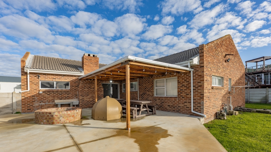 3 Bedroom Property for Sale in Struisbaai Western Cape